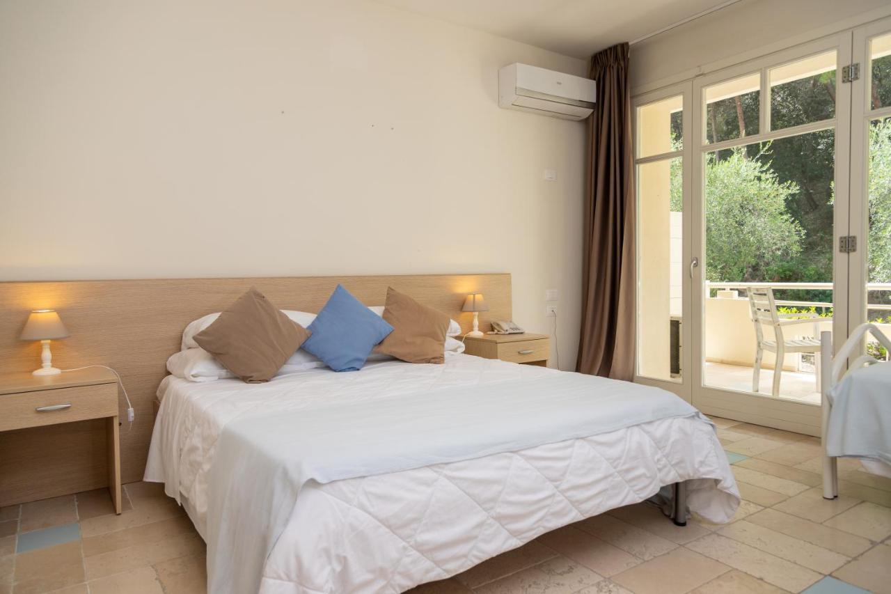 Hotel Baia Dei Faraglioni Mattinata Esterno foto