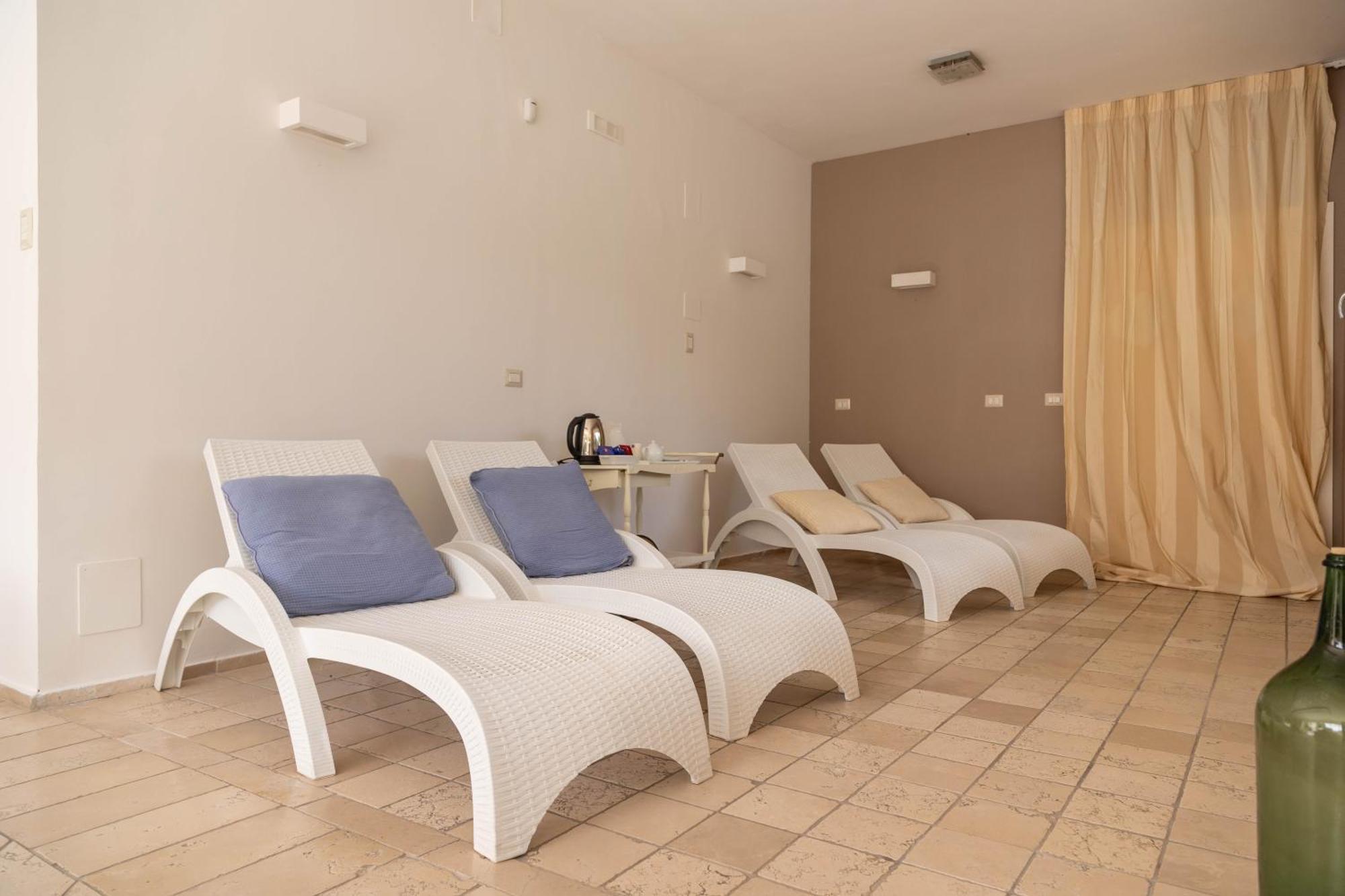 Hotel Baia Dei Faraglioni Mattinata Esterno foto
