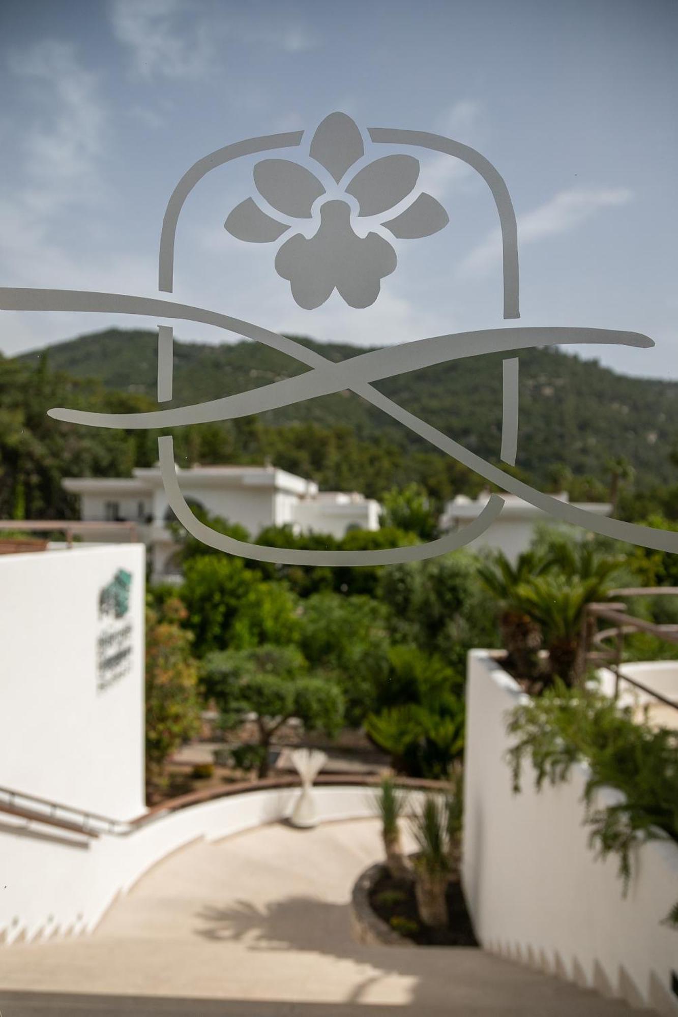 Hotel Baia Dei Faraglioni Mattinata Esterno foto