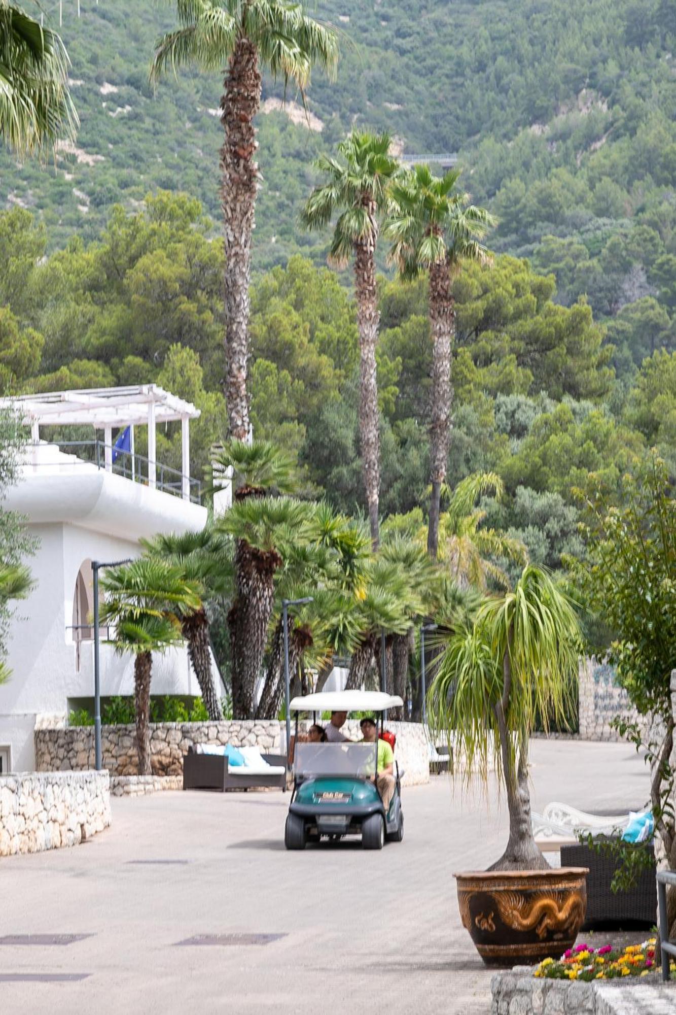 Hotel Baia Dei Faraglioni Mattinata Esterno foto