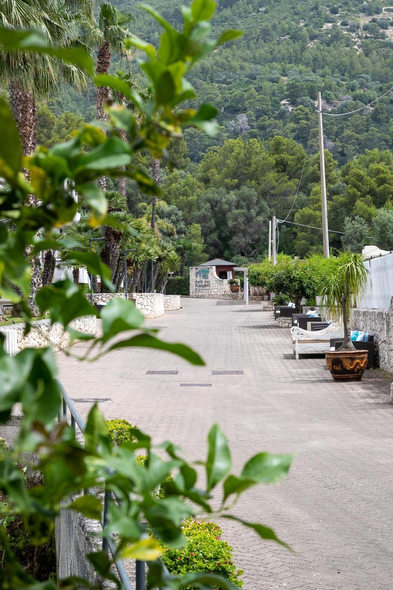 Hotel Baia Dei Faraglioni Mattinata Esterno foto