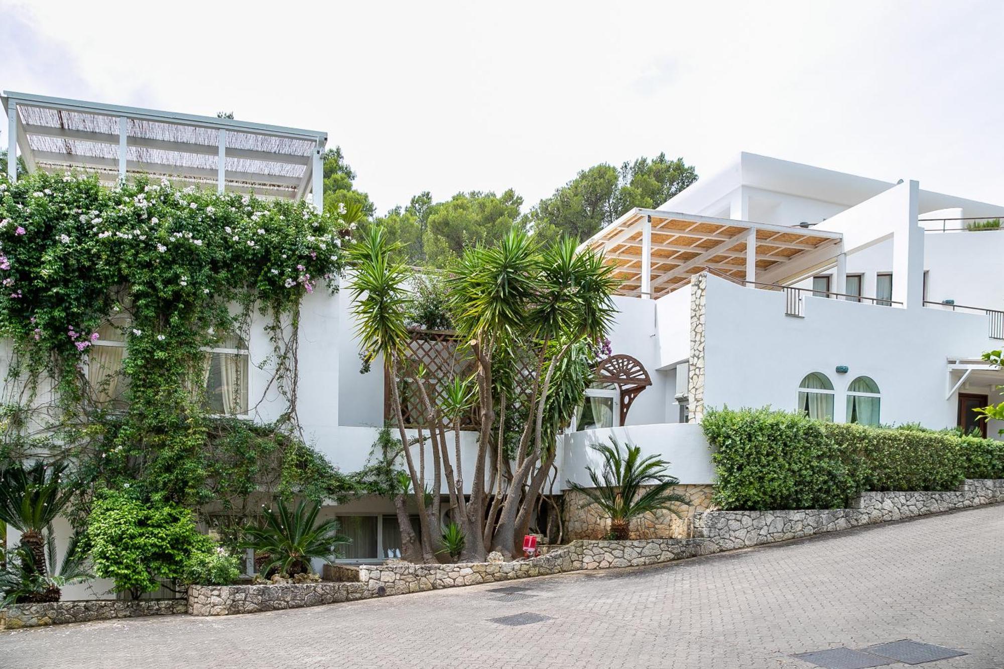 Hotel Baia Dei Faraglioni Mattinata Esterno foto
