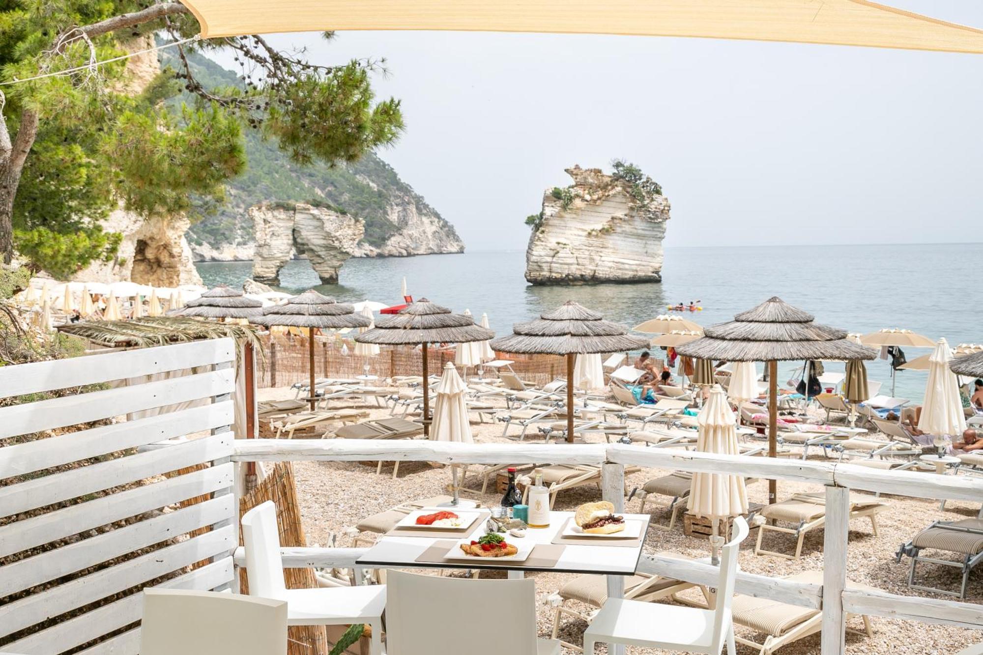 Hotel Baia Dei Faraglioni Mattinata Esterno foto
