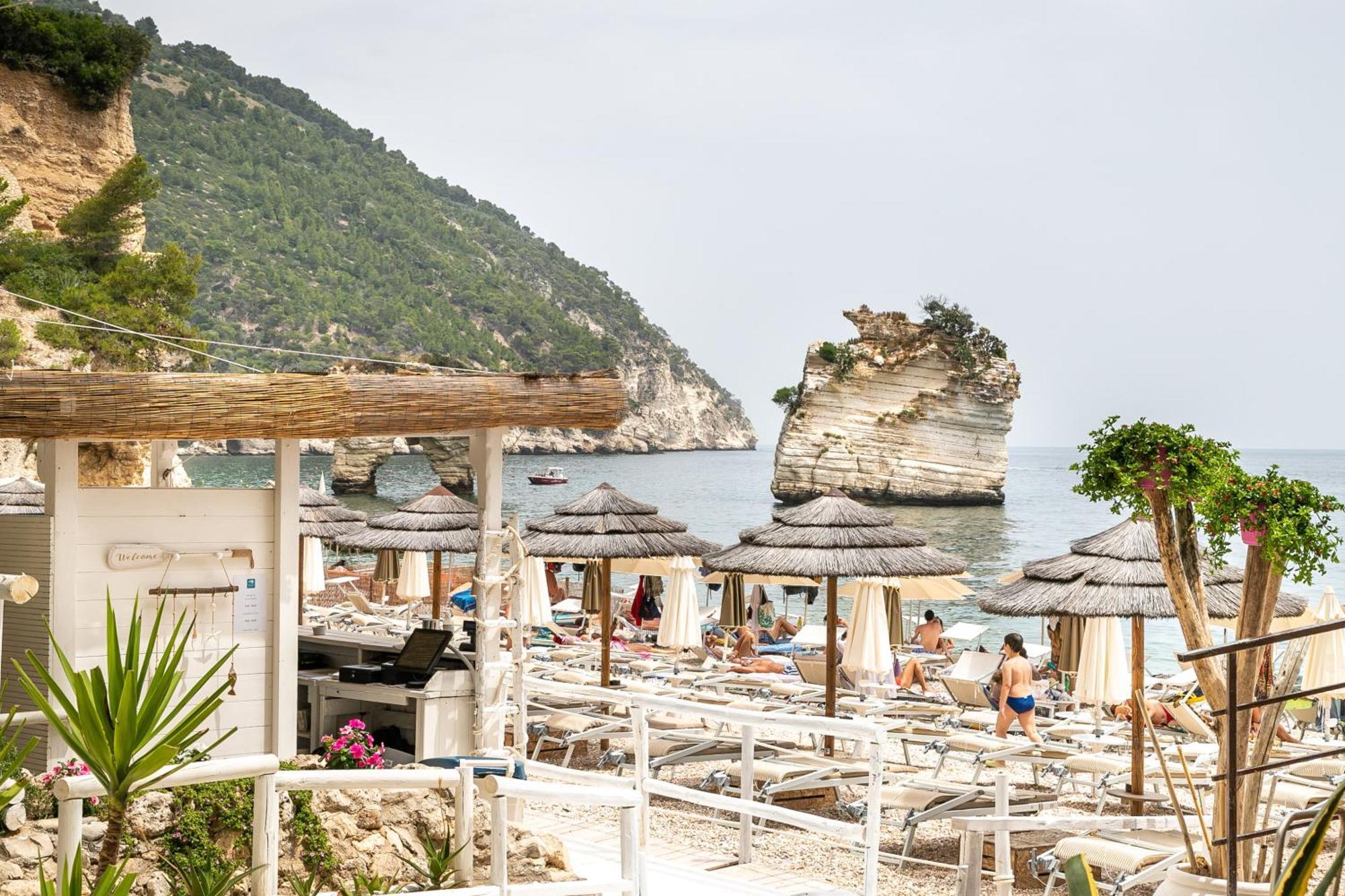 Hotel Baia Dei Faraglioni Mattinata Esterno foto