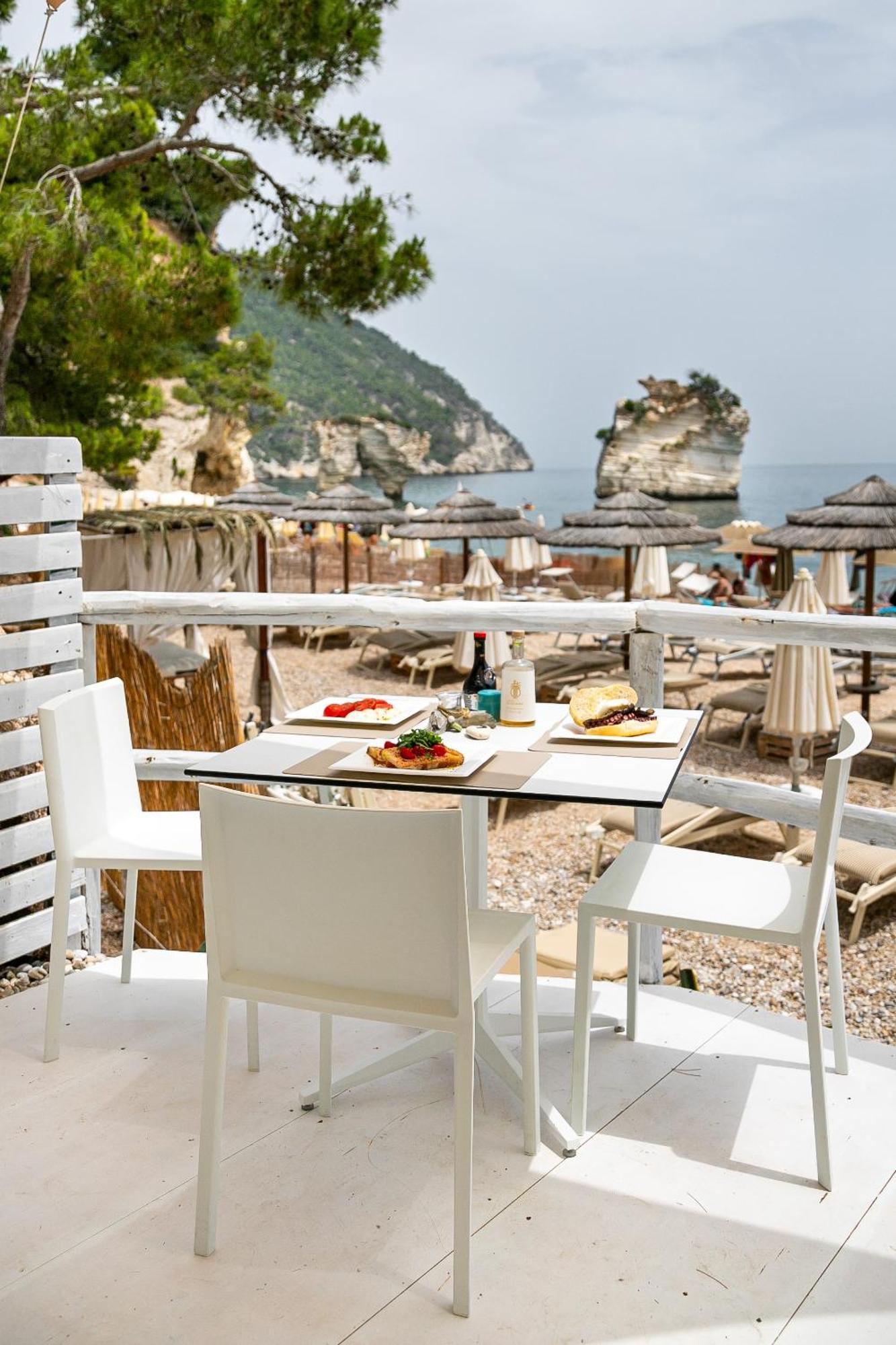 Hotel Baia Dei Faraglioni Mattinata Esterno foto