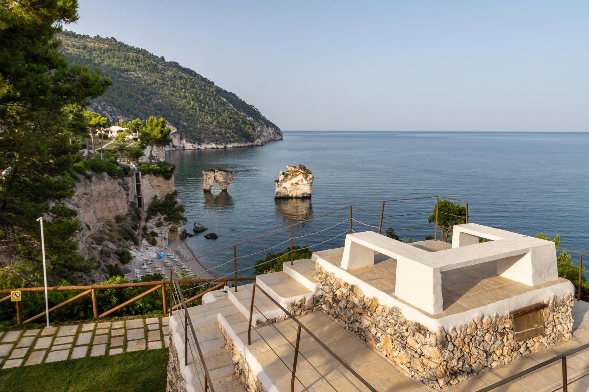 Hotel Baia Dei Faraglioni Mattinata Esterno foto