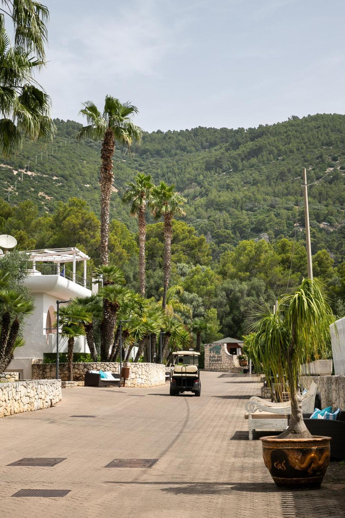Hotel Baia Dei Faraglioni Mattinata Esterno foto