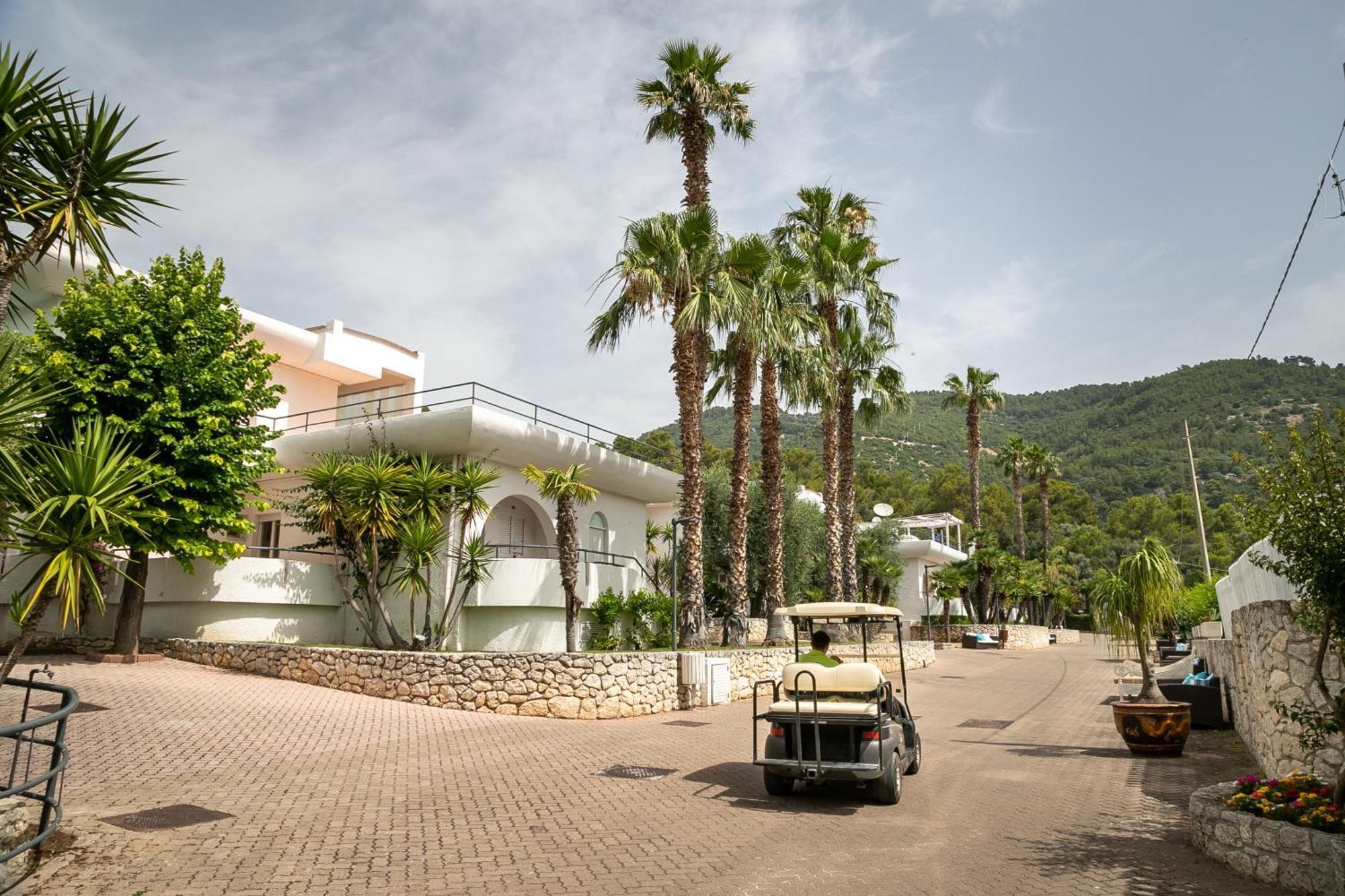 Hotel Baia Dei Faraglioni Mattinata Esterno foto