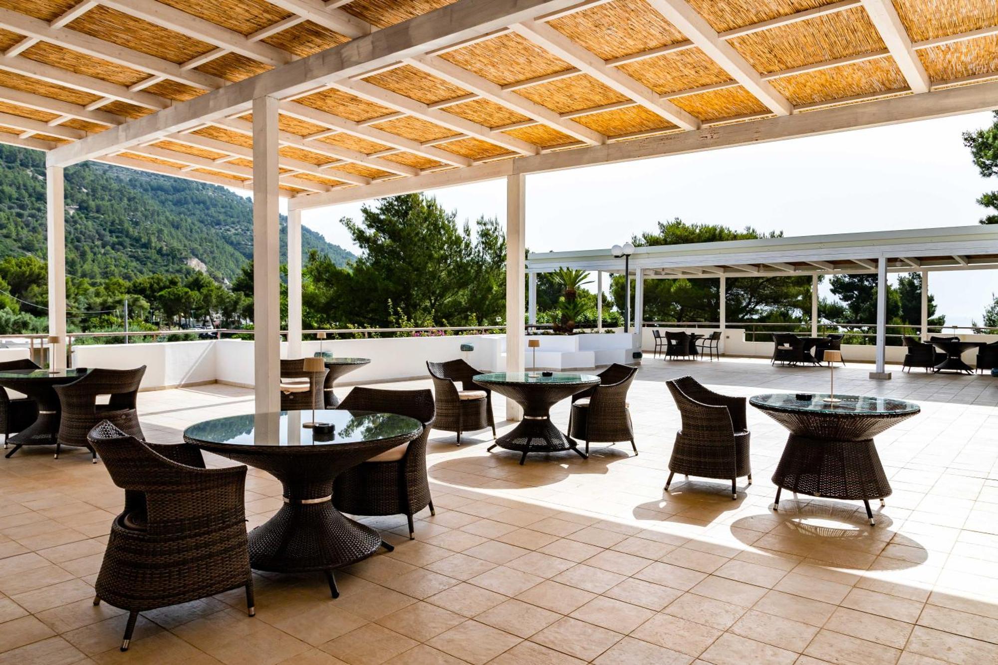 Hotel Baia Dei Faraglioni Mattinata Esterno foto
