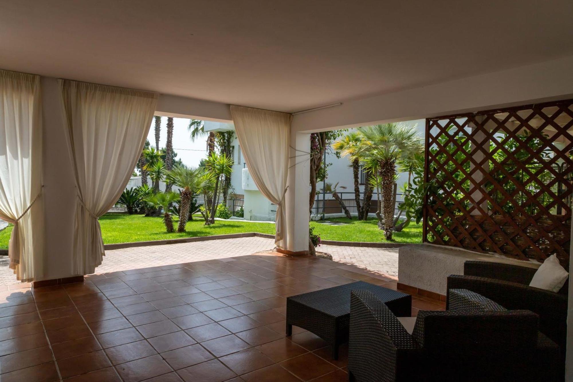 Hotel Baia Dei Faraglioni Mattinata Esterno foto