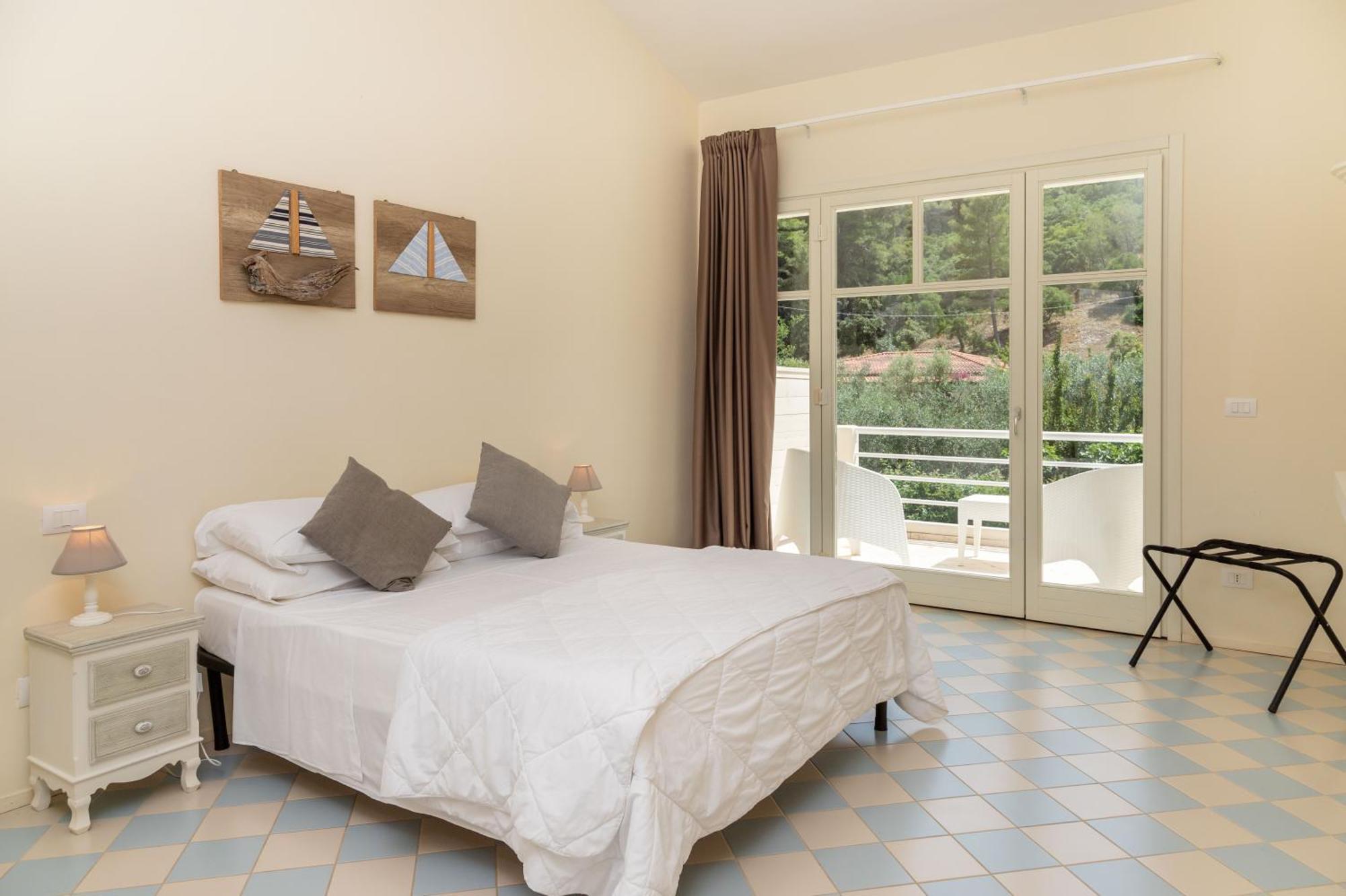 Hotel Baia Dei Faraglioni Mattinata Esterno foto
