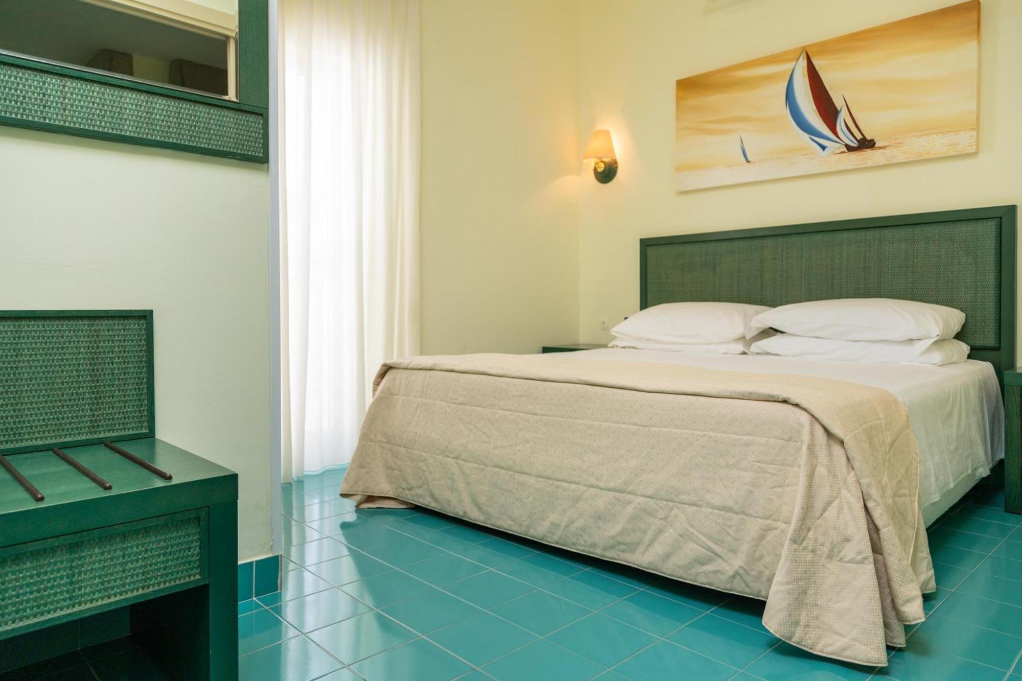 Hotel Baia Dei Faraglioni Mattinata Esterno foto
