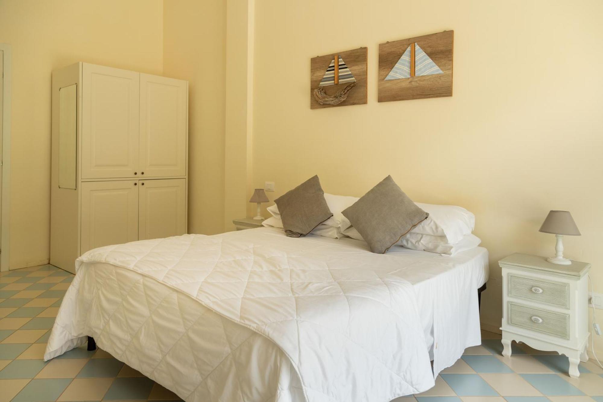 Hotel Baia Dei Faraglioni Mattinata Esterno foto