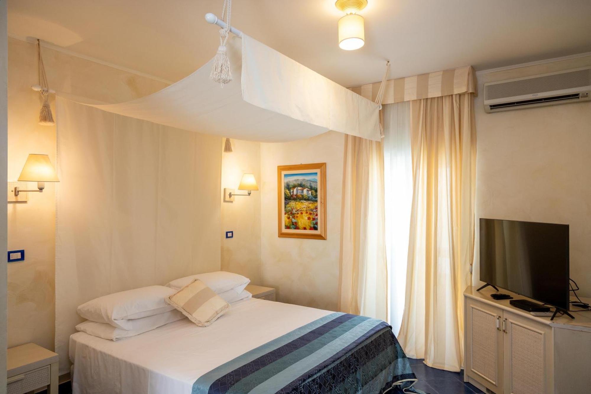 Hotel Baia Dei Faraglioni Mattinata Esterno foto