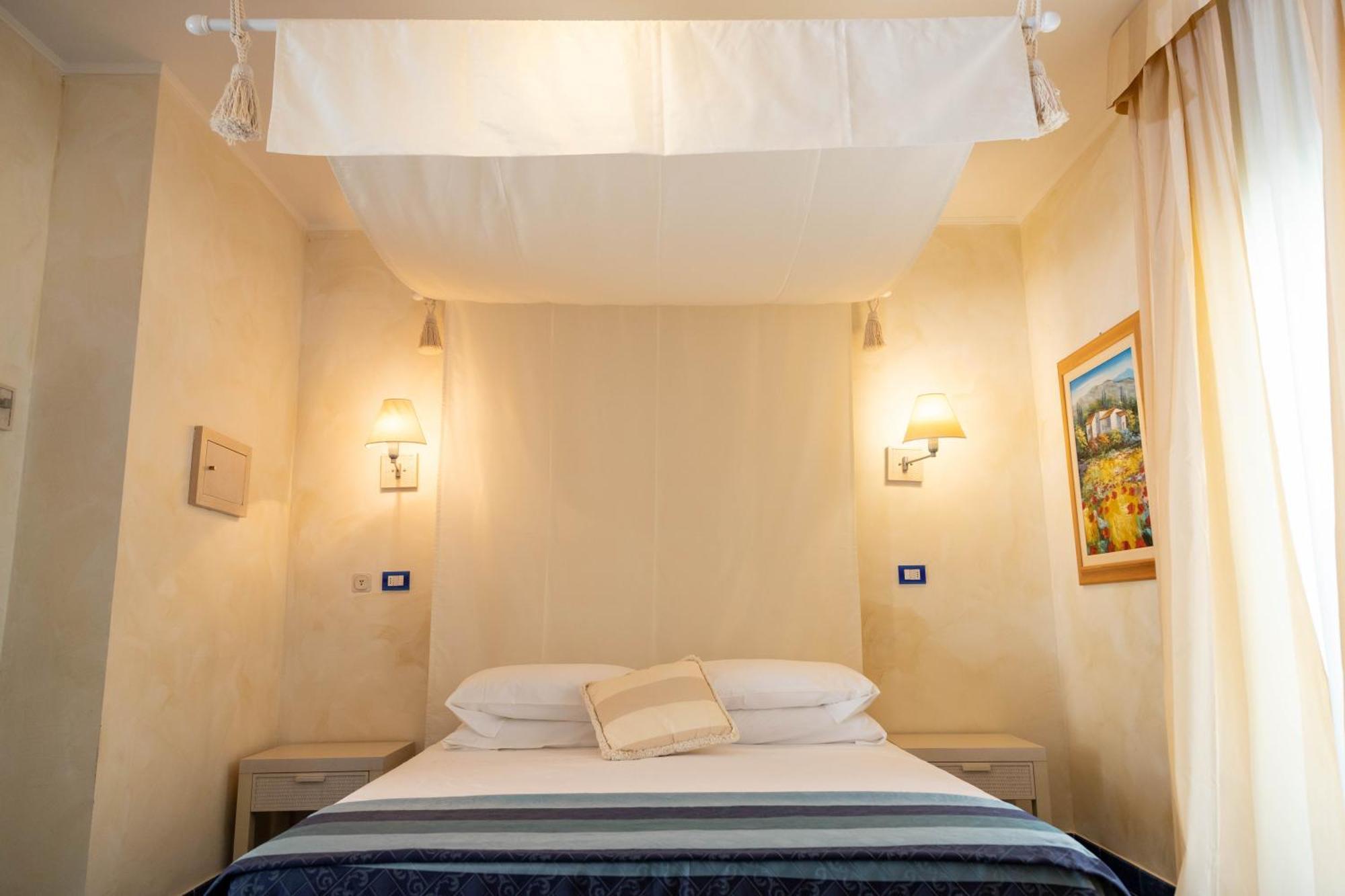 Hotel Baia Dei Faraglioni Mattinata Esterno foto