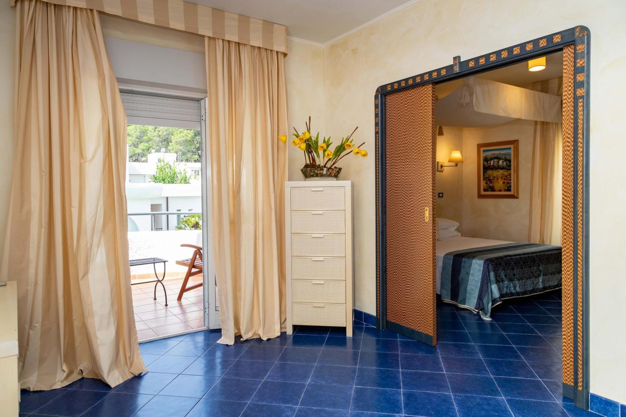 Hotel Baia Dei Faraglioni Mattinata Esterno foto