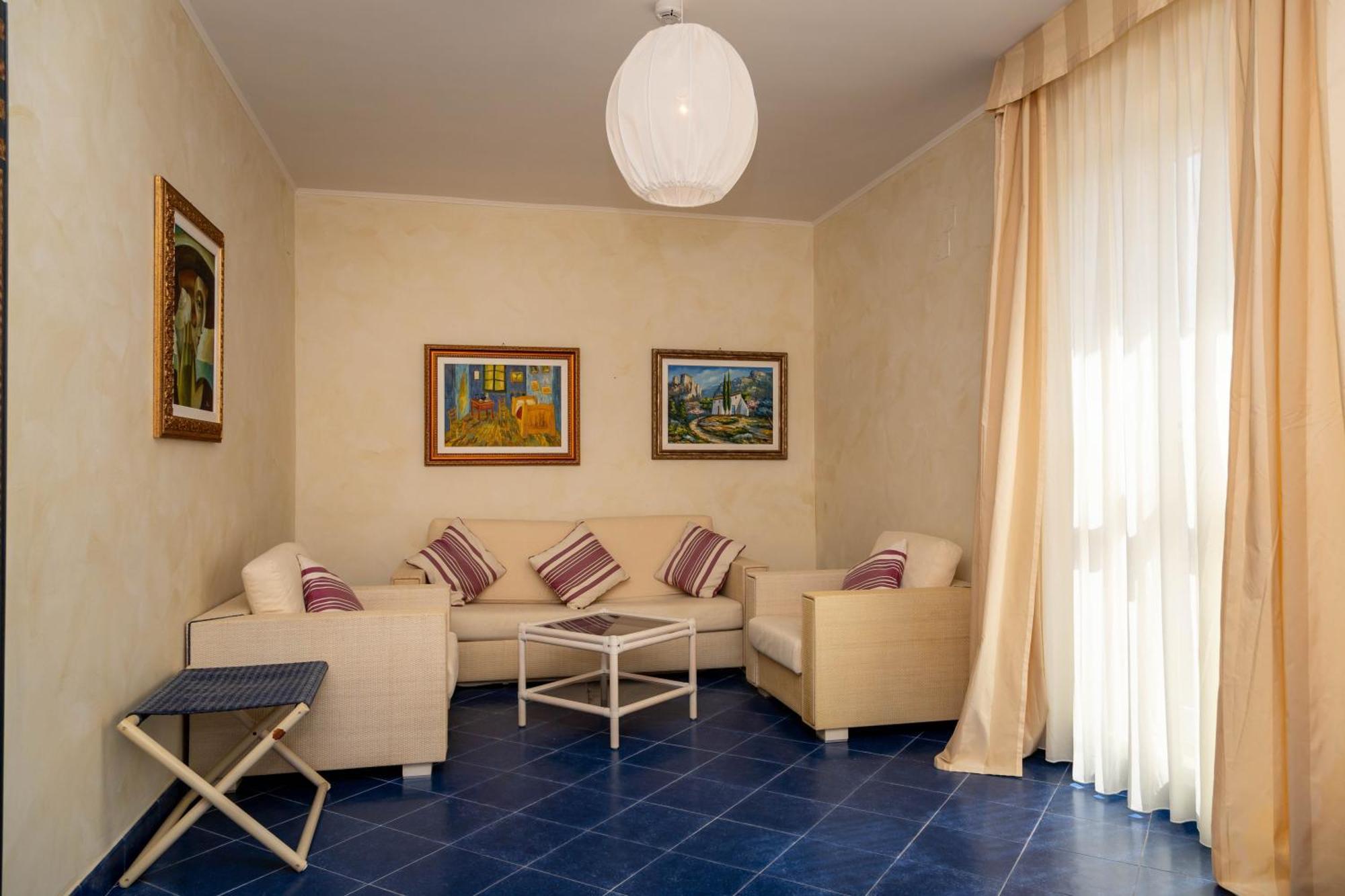Hotel Baia Dei Faraglioni Mattinata Esterno foto