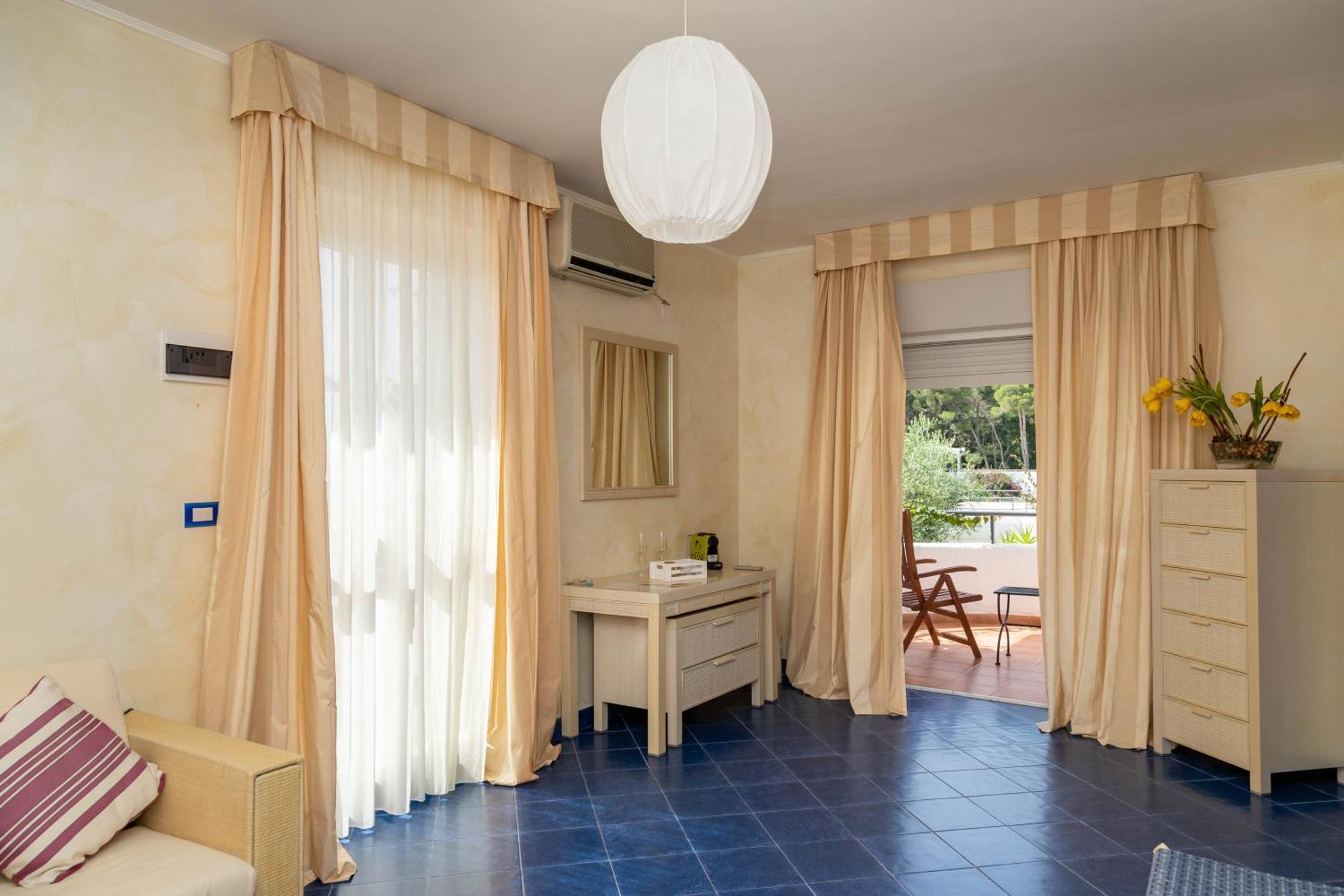 Hotel Baia Dei Faraglioni Mattinata Esterno foto